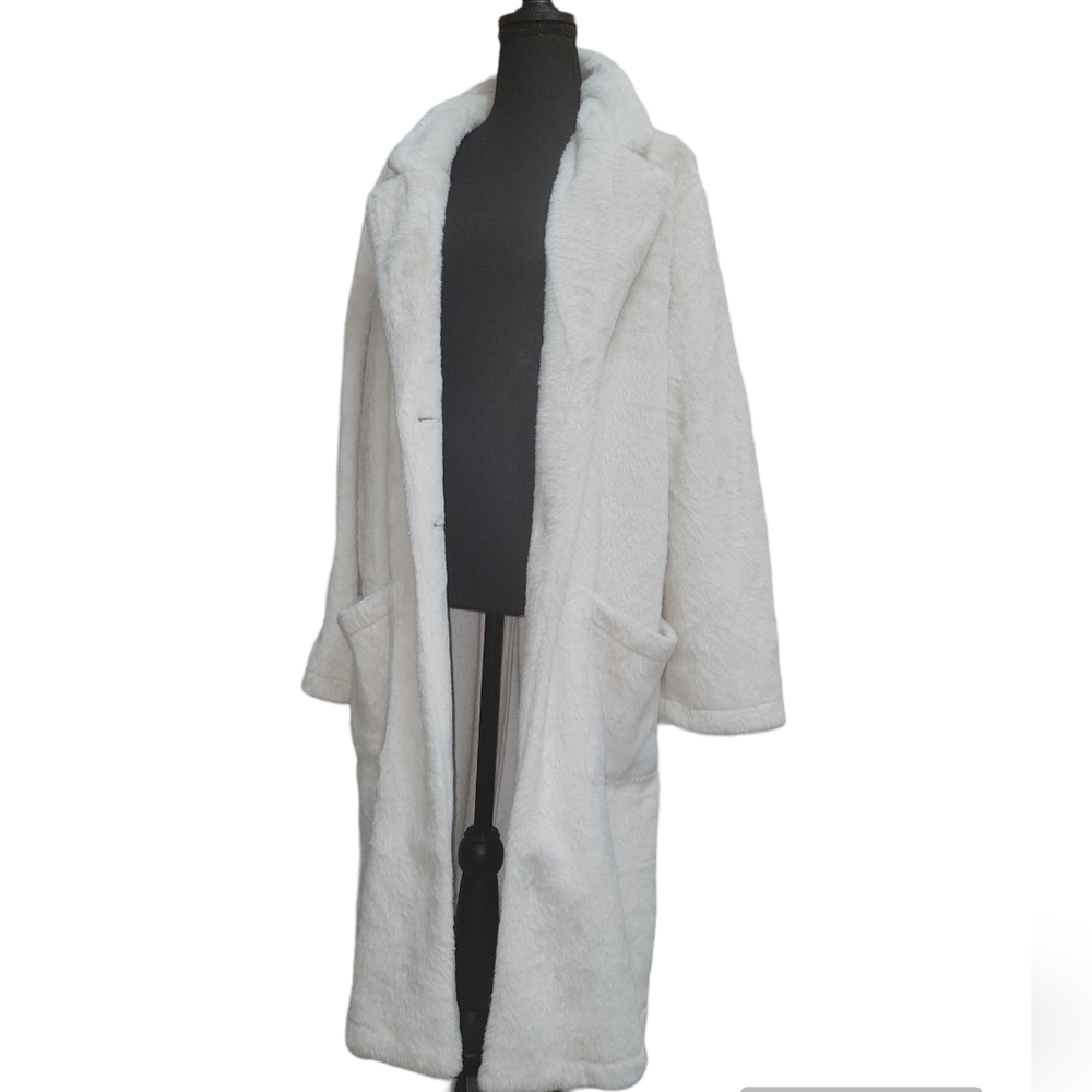 Magaschoni Faux white Fur Large Bavarian Cream coat pockets button front…